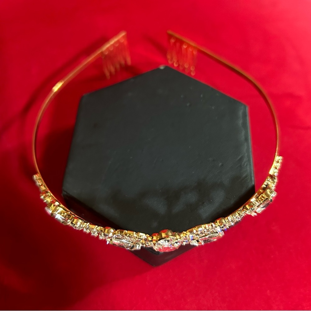 Tiara Goldtone Rhinestone NWT - Picture 5 of 6